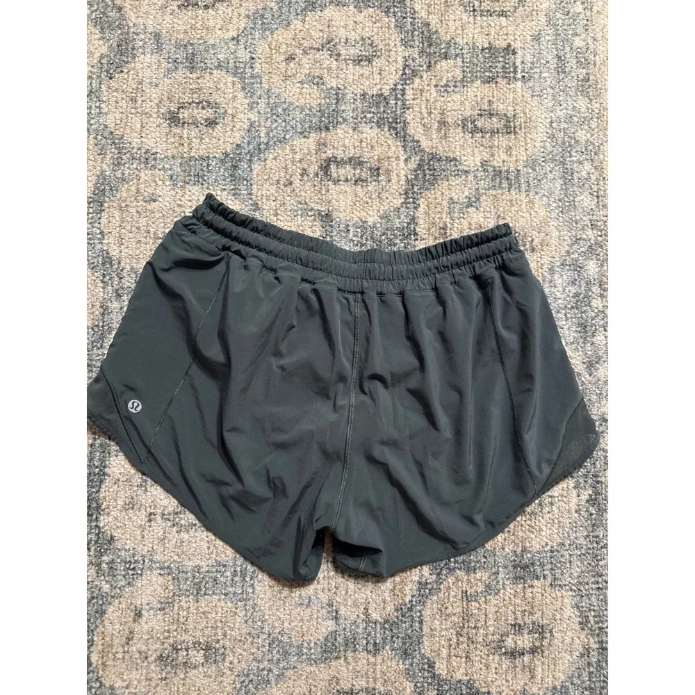 Lululemon Hotty Hot Short Size 8 Excellent Condition